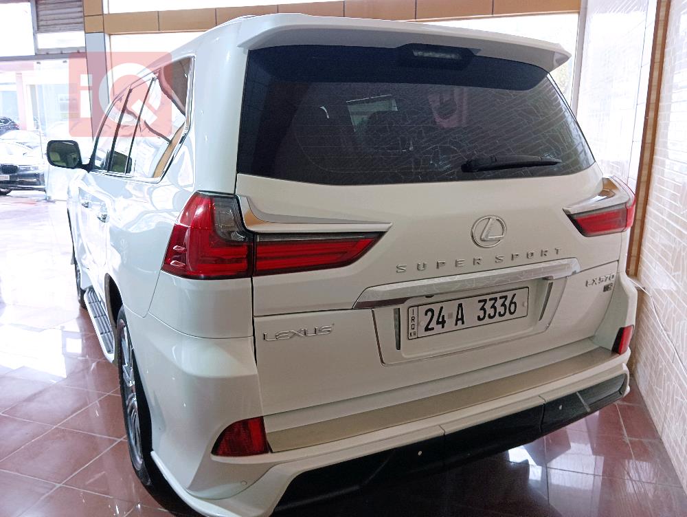 Lexus LX